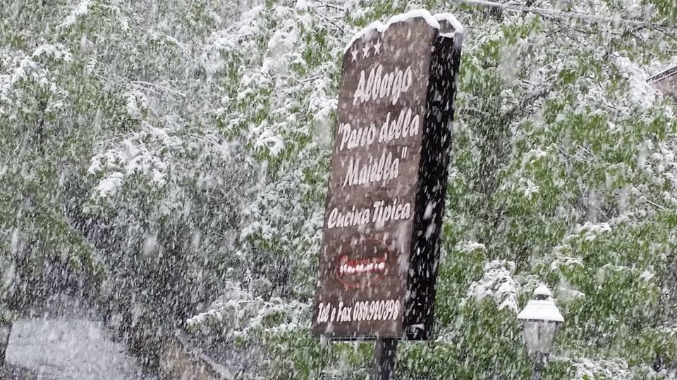 Albergo Parco Della Maiella ซานเตอูเฟมิอา อา ไมเอลลา ภายนอก รูปภาพ