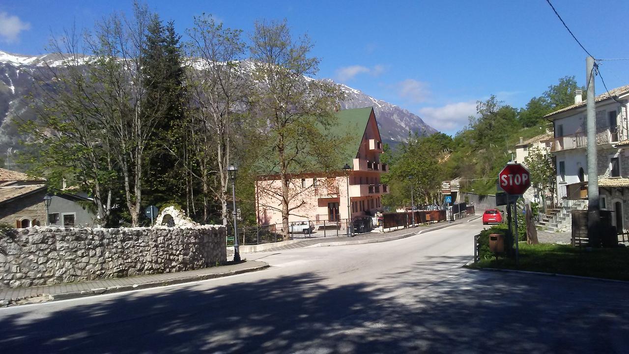 Albergo Parco Della Maiella ซานเตอูเฟมิอา อา ไมเอลลา ภายนอก รูปภาพ