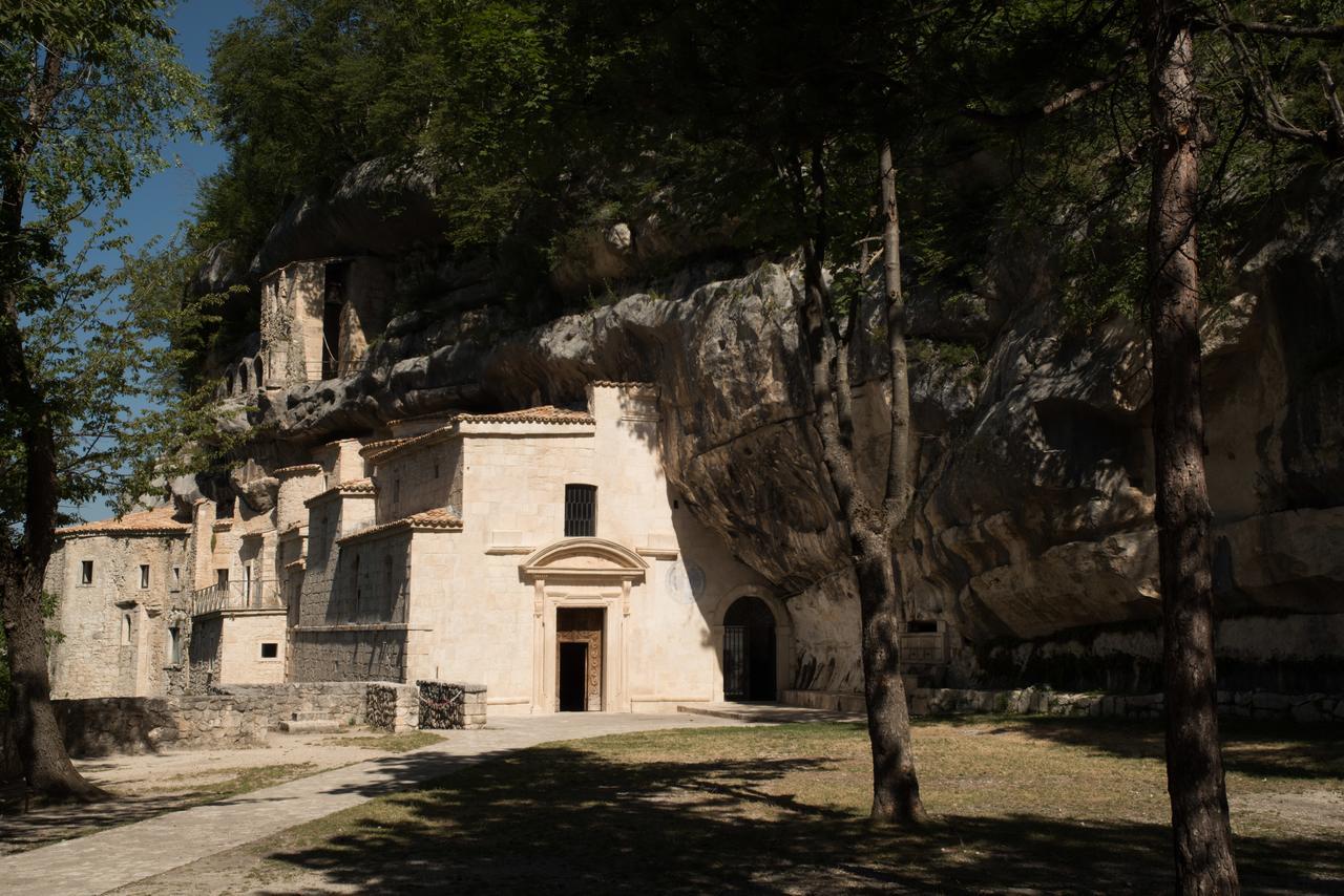 Albergo Parco Della Maiella ซานเตอูเฟมิอา อา ไมเอลลา ภายนอก รูปภาพ